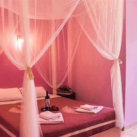 Bella Hotel apartamentowy Benitses (Corfu)